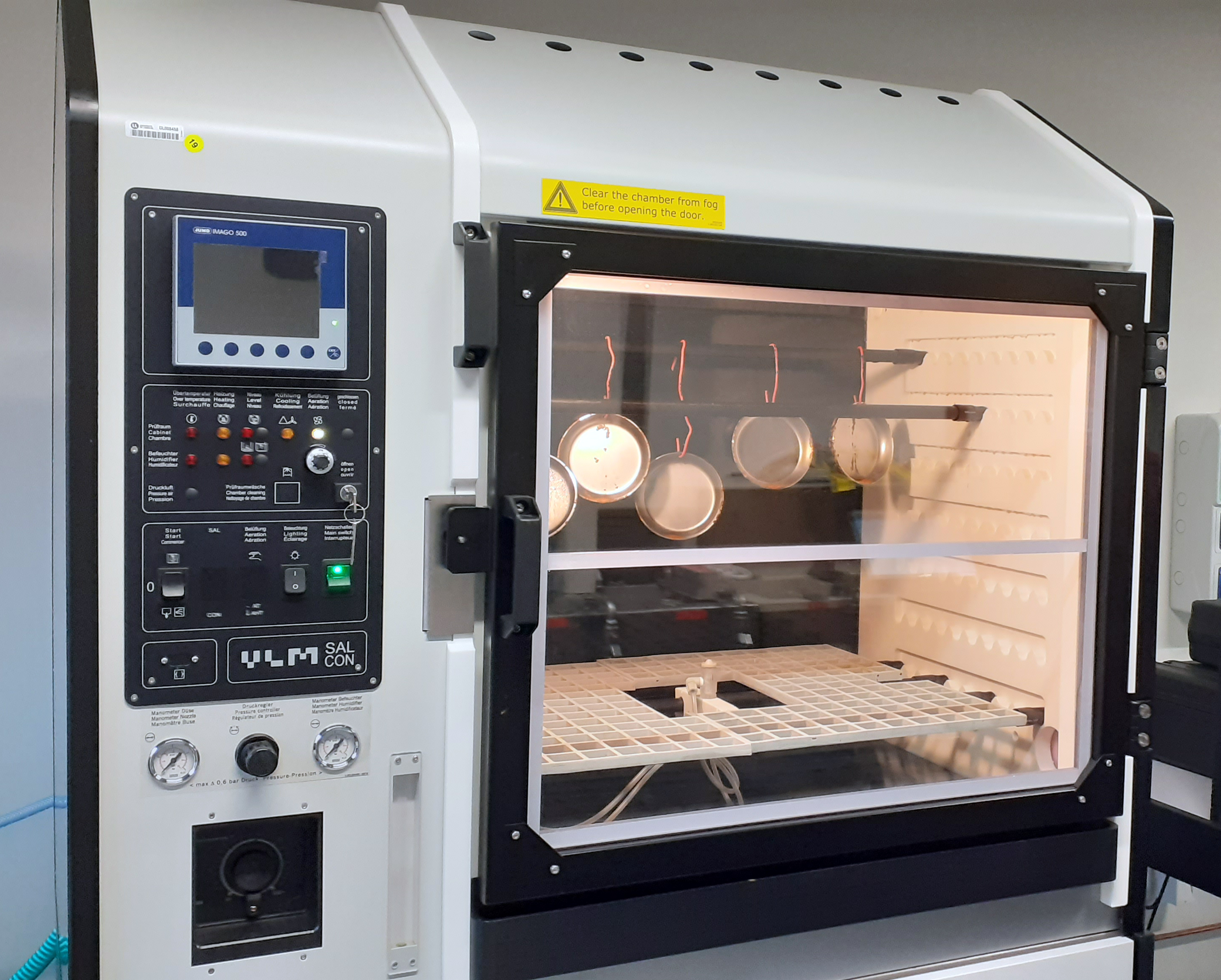Poêles à blinis en enceinte climatique pour essais de corrosion en atmosphère saline